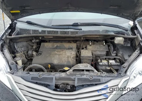 2012 Toyota Sienna Xle z USA, uszkodzony, nr VIN 5TDYK3DC5CS219878